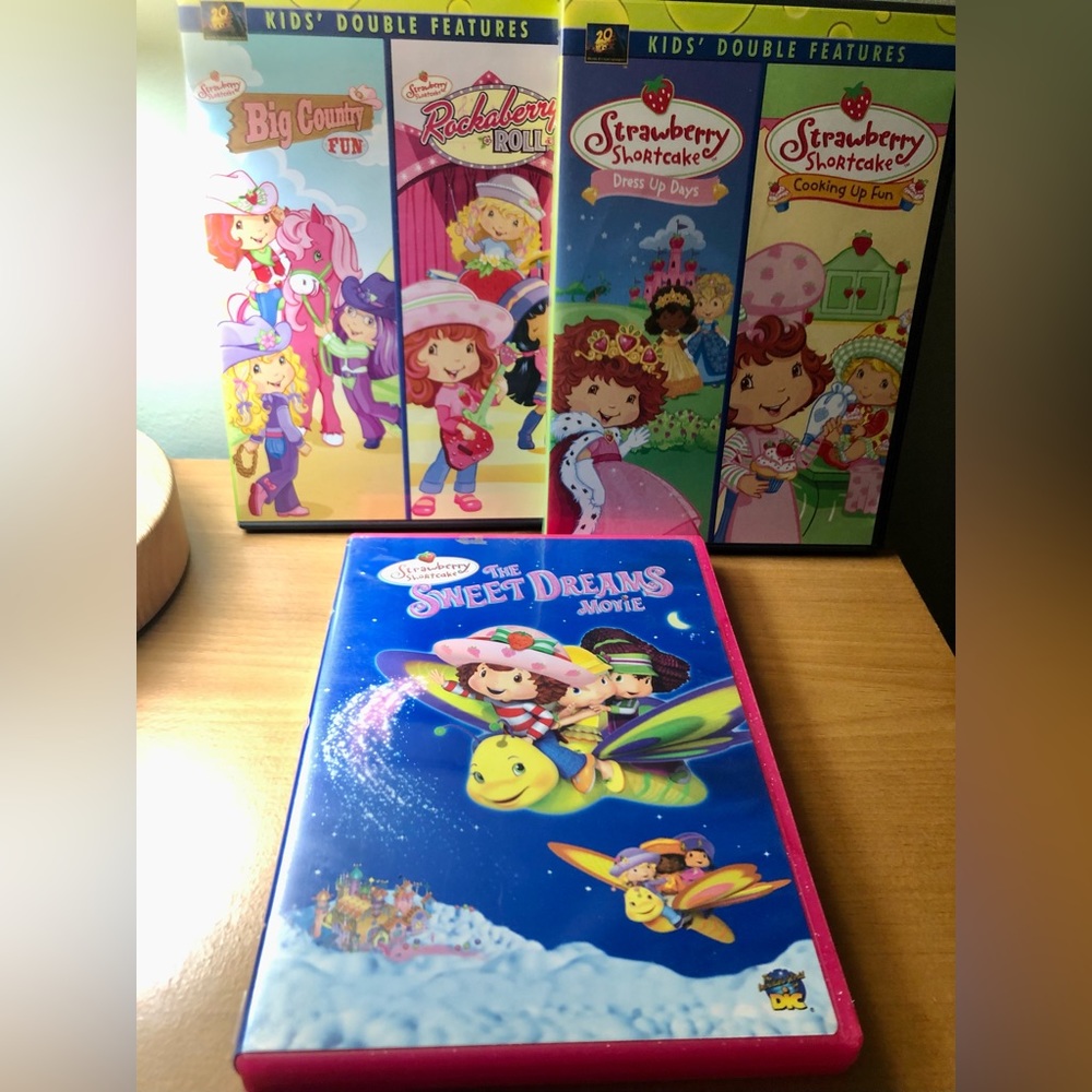 Strawberry shortcake DVD bundle 🍰